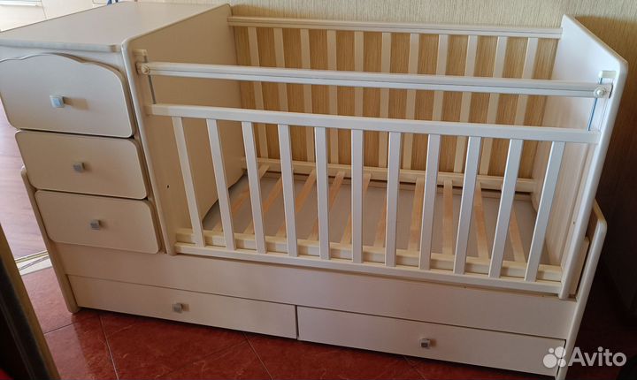 Детская кроватка трансформер с маятником