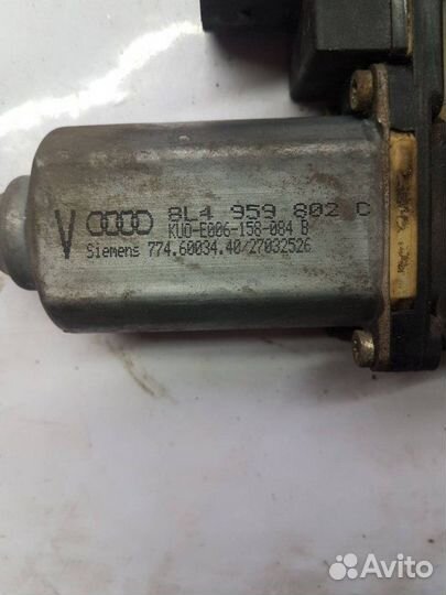 Моторчик стеклоподъемника передний правый Audi A3