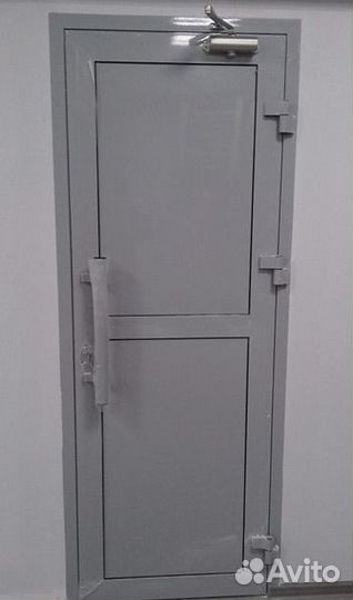 Дверь алюминиевая