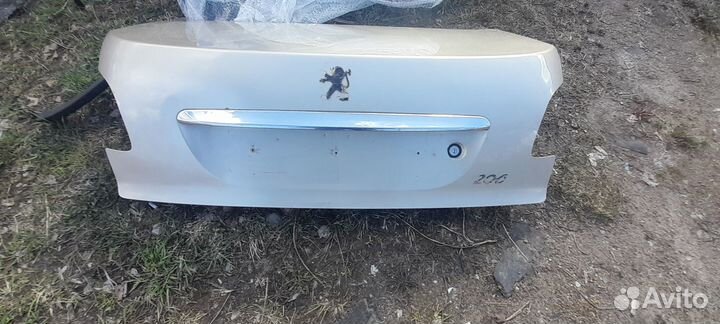 Крышка багажника на Пежо 206