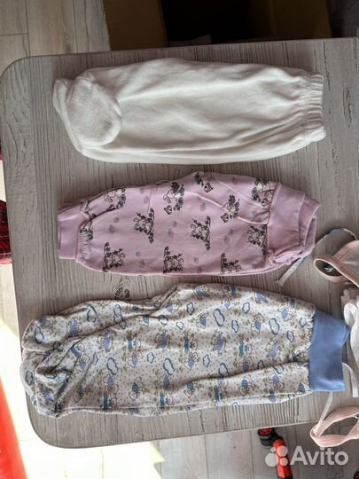 Ползунки и носочки для новорожденных