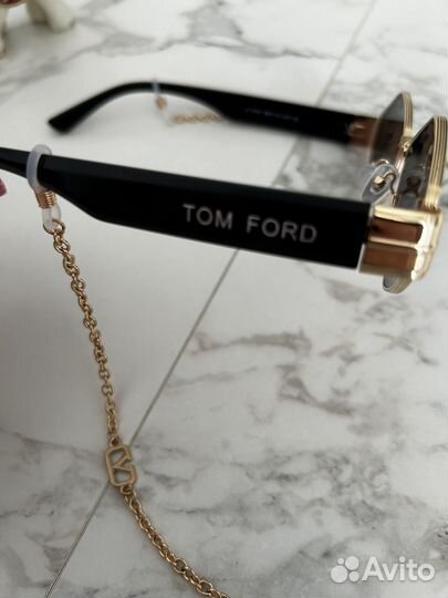 Солнцезащитные очки Tom Ford