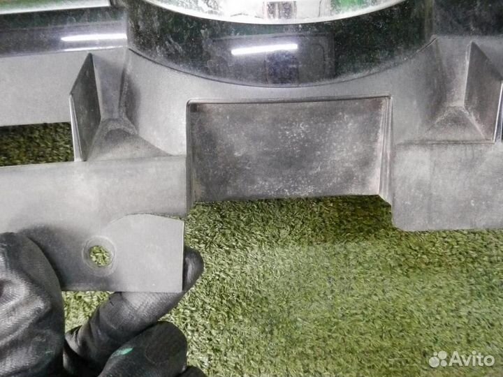 Решетка радиатора Volkswagen Touareg