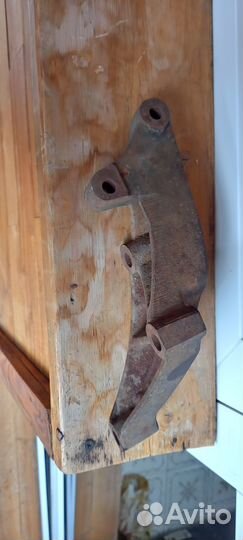 Продаю кронштейн полуоси Volkswagen транспортер т4