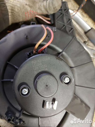 Моторчик отопителя печки Skoda Fabia 1