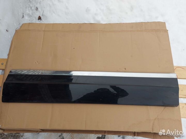 Накладка двери передней VW Touareg 3