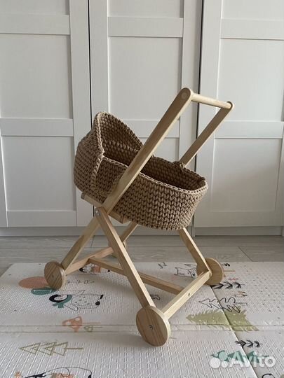 Вязаная люлька для куклы