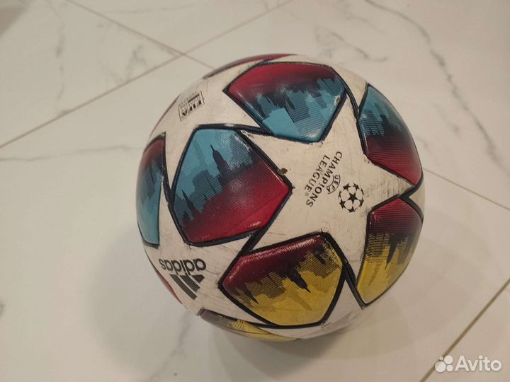 Футбольный мяч adidas