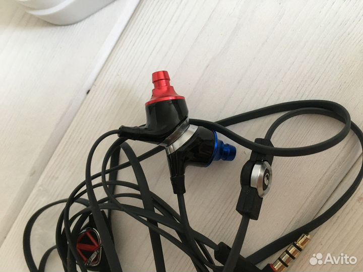 Проводные наушники