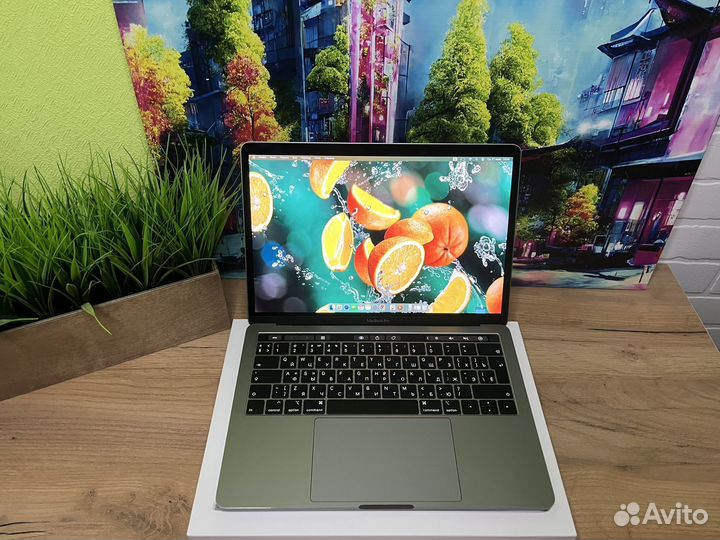 Macbook pro 13 2018 i5 16gb 512 gb Крутой