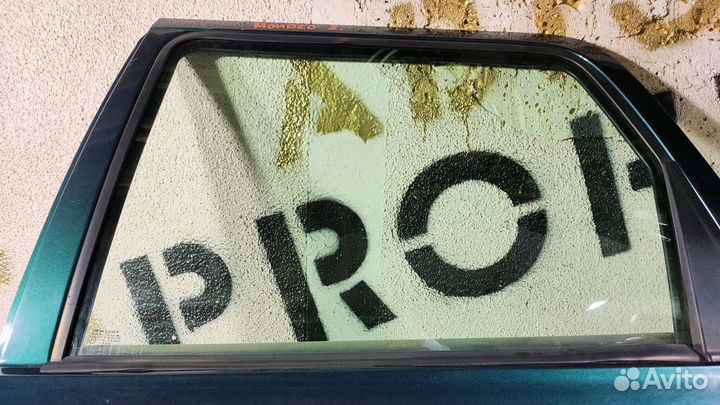 Стекло двери задней левой Ford Mondeo (2) II