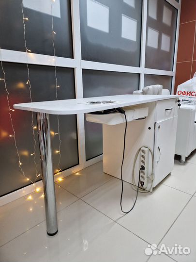 Маникюрный стол бу