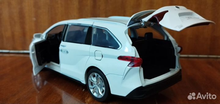 Коллекционная машинка металлическая