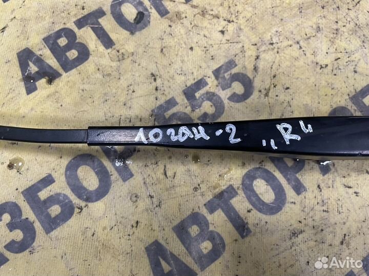 Поводок стеклоочистителя правый Renault Logan 2