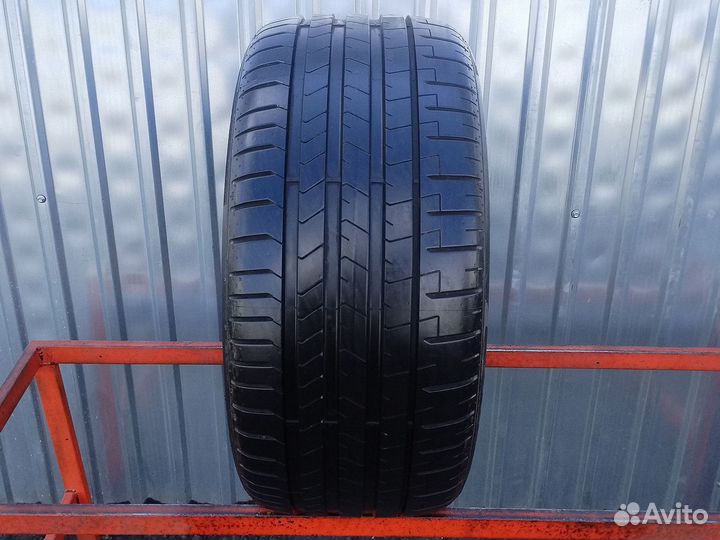 Pirelli P Zero PZ4 275/35 R19 100Y