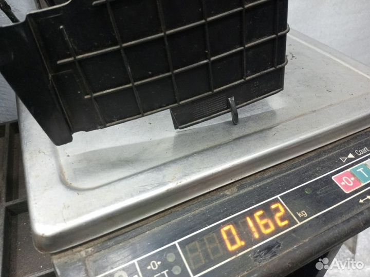 Кожух акб skoda passat B7