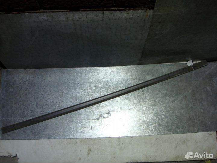 Молдинг двери Carina 190 (92-94) пер R б\у (арт. 7573120570)