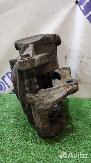 Суппорт задний левый Mercedes-Benz W211 седан 2.2