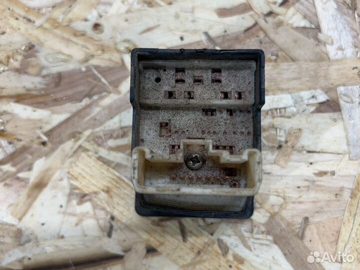 Mitsubishi Pajero Sport блок управления зеркалами