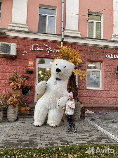 Большой белый медведь. Ростовые куклы на праздник