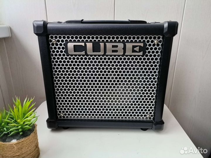 Комбоусилитель Roland Cube 10GX