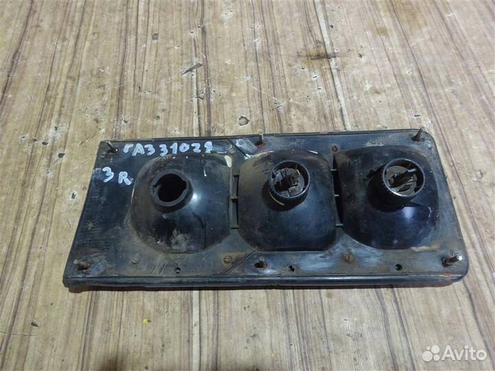 Фонарь задний правый газ 31029