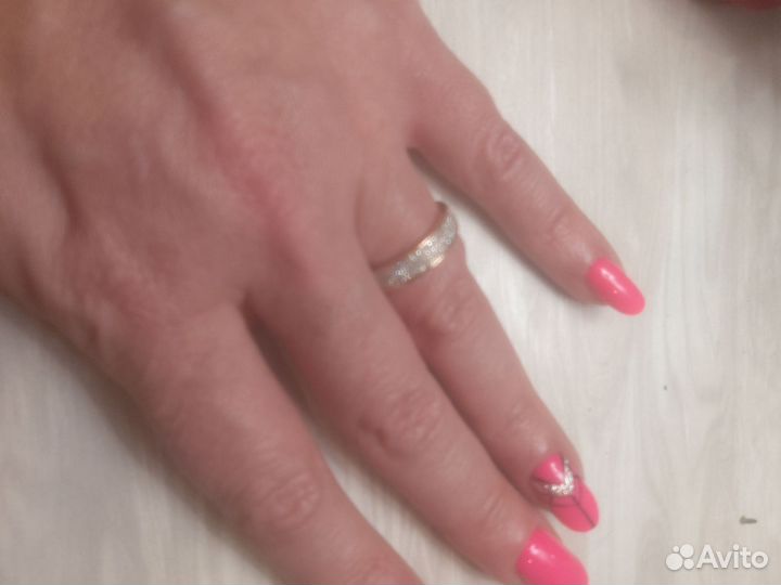 Золотое кольцо с бриллиантами дорожка