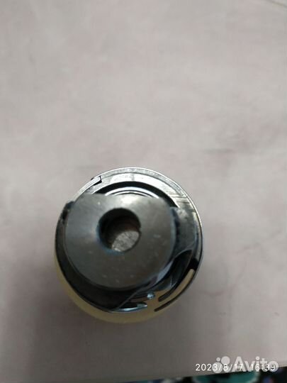 Челнок для швейной машины