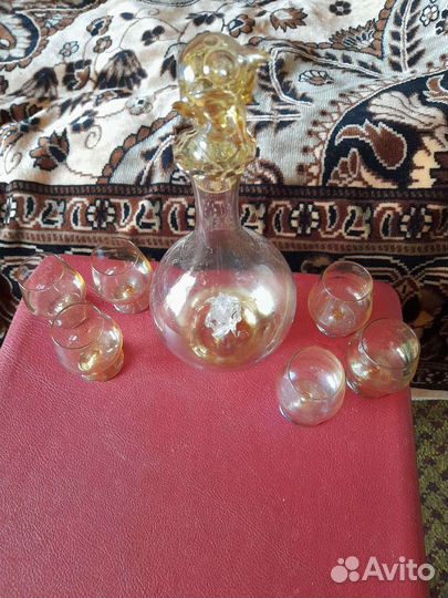 Графин и бокалы с чертиком