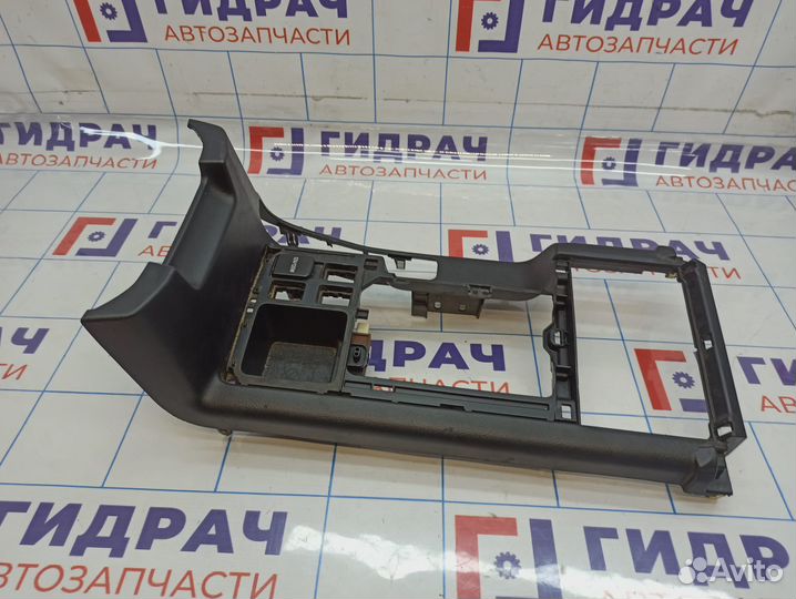 Накладка центральной консоли Toyota Land Cruiser P