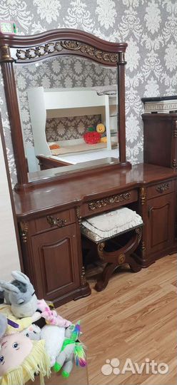 Продам спальный гарнитур