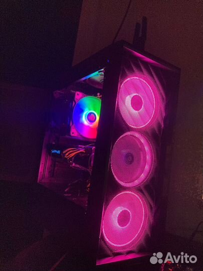 Игровой компьютер со всеми девайсами