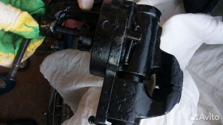 Тиски советские поворотные