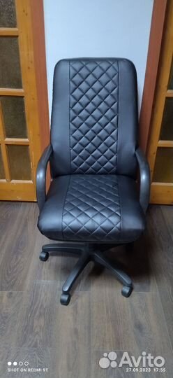 Компьютерное кресло руководителя