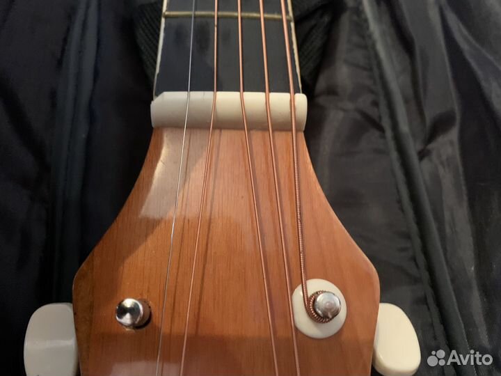 Акустическая гитара