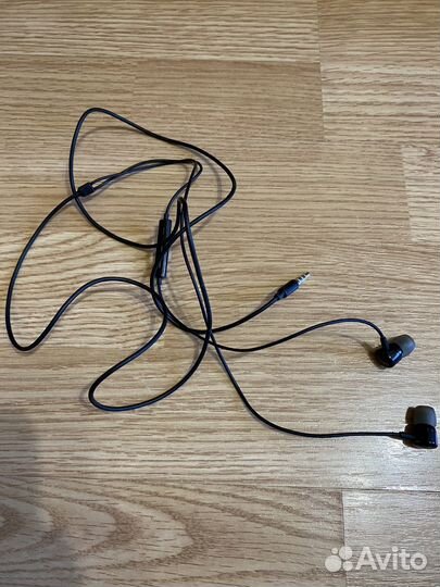 Проводные наушники с микрофоном