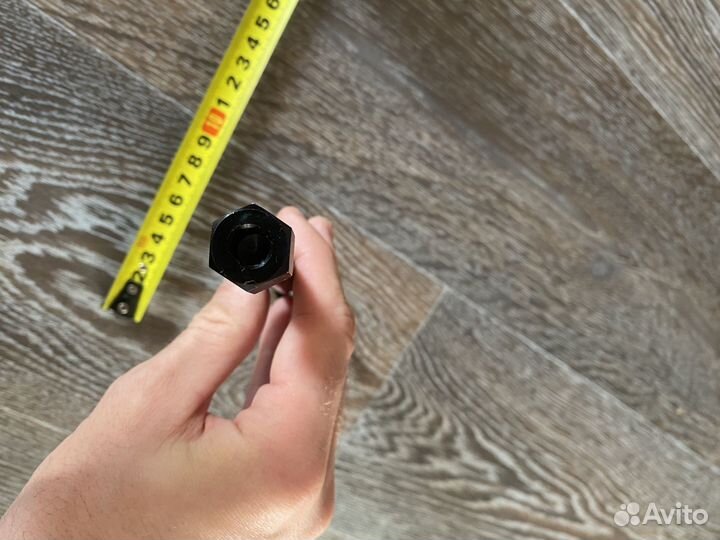 Ось Reverse reducer под дропауты 10x135 мм