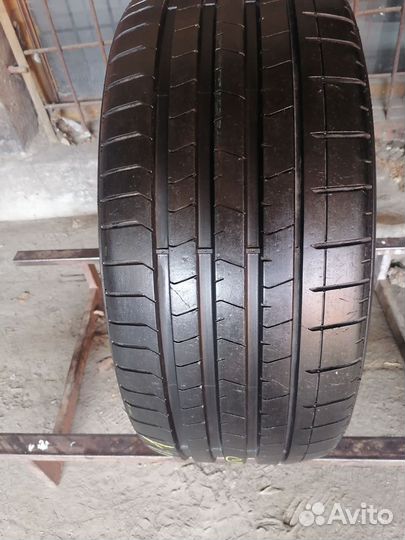 Pirelli P Zero 245/35 R20