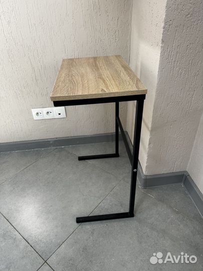 Приставной столик