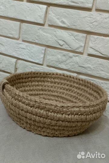 Вязаная корзина джут