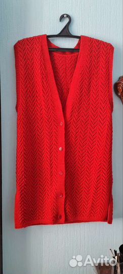 Жилет вязанный