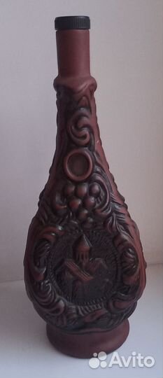 Глиняный кувшин для вина