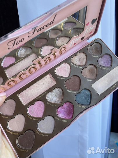 Палитра теней too faced
