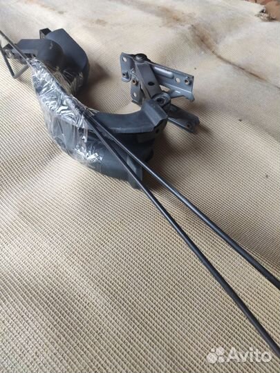 Петли багажника с креплением и торсионами