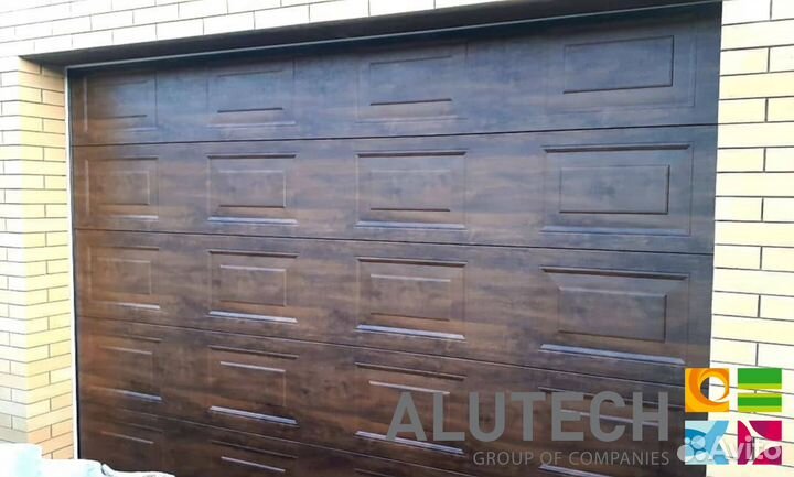 Секционные ворота для гаража alutech