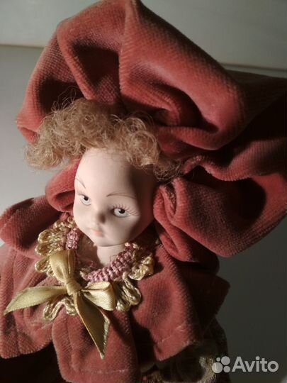 Фарфоровая кукла паж Каподимонте