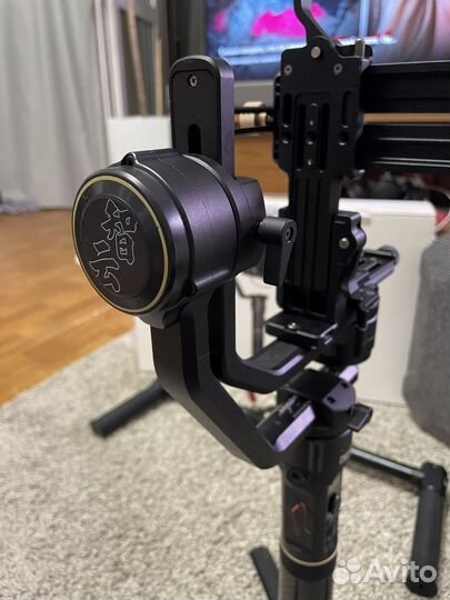 Лучший стабилизатор Zhiyun Crane 2S
