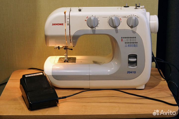 Швейная машина Janome