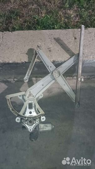 Двери правые Toyota voxy noax вокси ноах AZR60