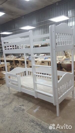Детская двухъярусная кровать